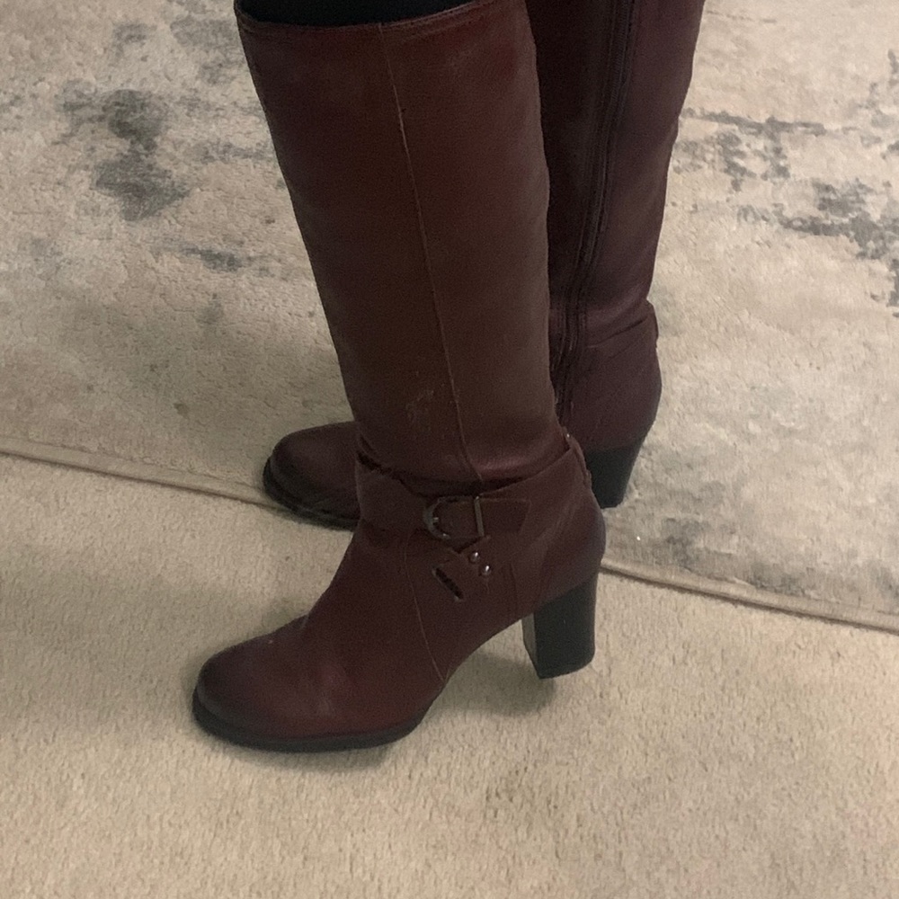 Red Clark’s boot - Picture 2 of 6